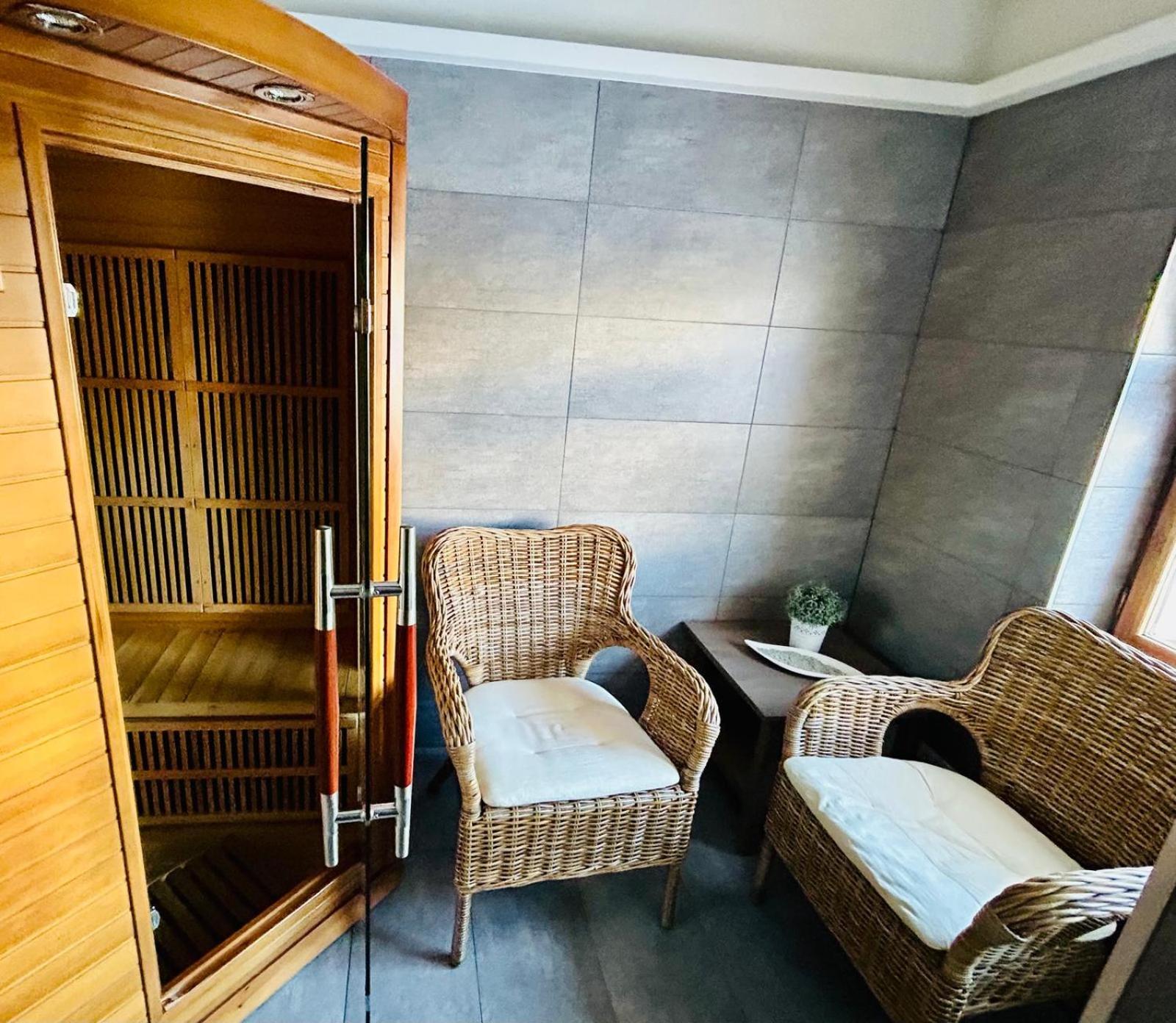 Dvur Stran & Wellness Hotel การ์โลวีวารี ภายนอก รูปภาพ