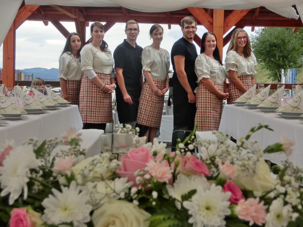 Dvur Stran & Wellness Hotel การ์โลวีวารี ภายนอก รูปภาพ