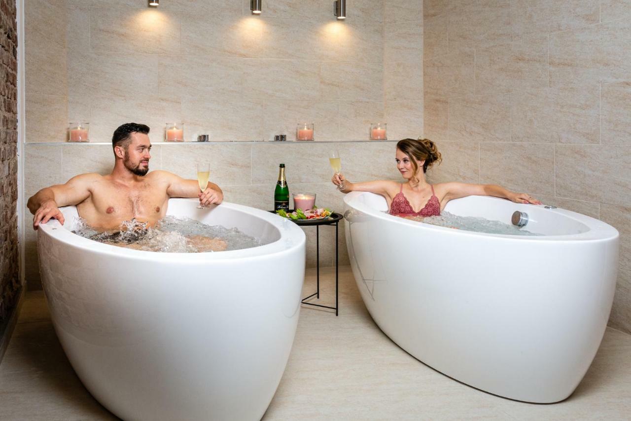 Dvur Stran & Wellness Hotel การ์โลวีวารี ภายนอก รูปภาพ